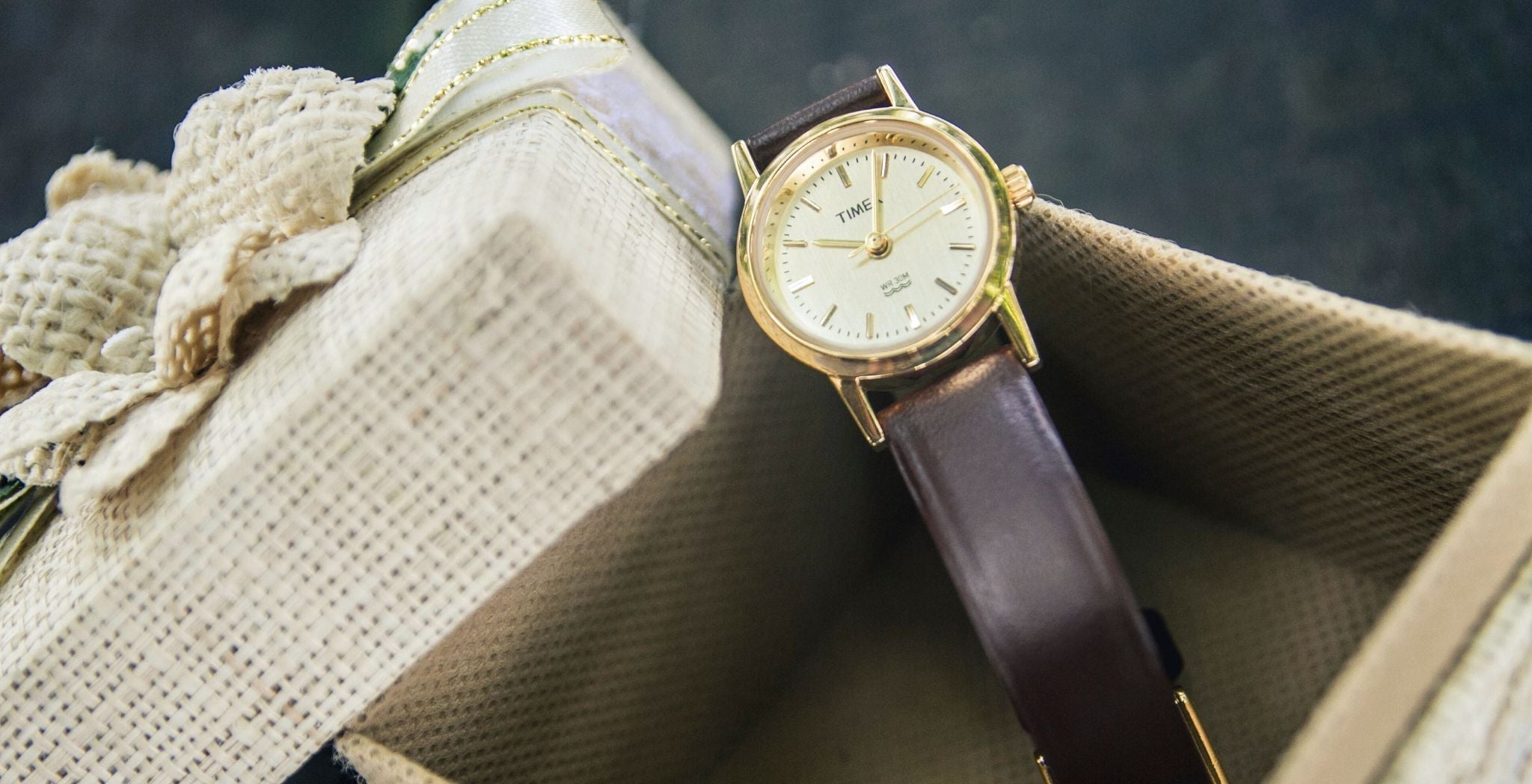 Holiday Gifts for Her: Luxury Watches, Personalized & Unique Ideas