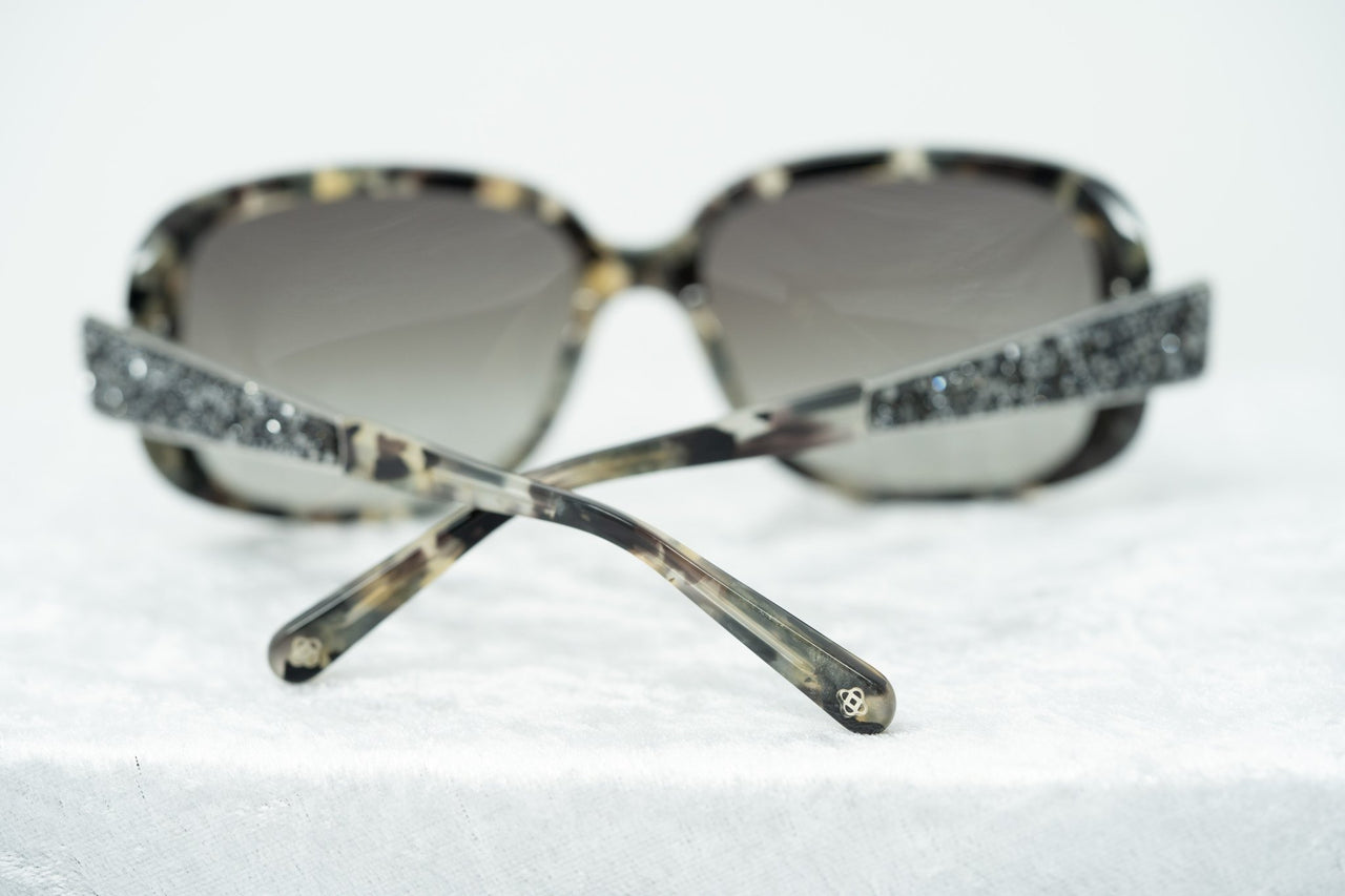 Oscar De La Renta Women Sunglasses Oversized Frame Tortoiseshell Titanium and Grey Graduated Lenses ODLR64C3SUN - Watches & Crystals