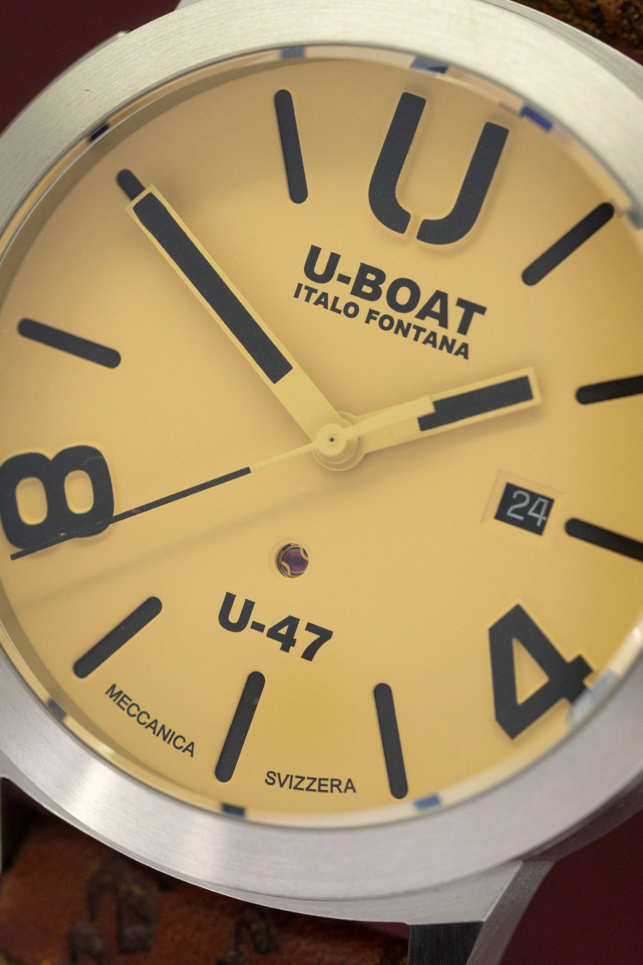 U-Boat Classico U-47 Date Beige - Watches & Crystals