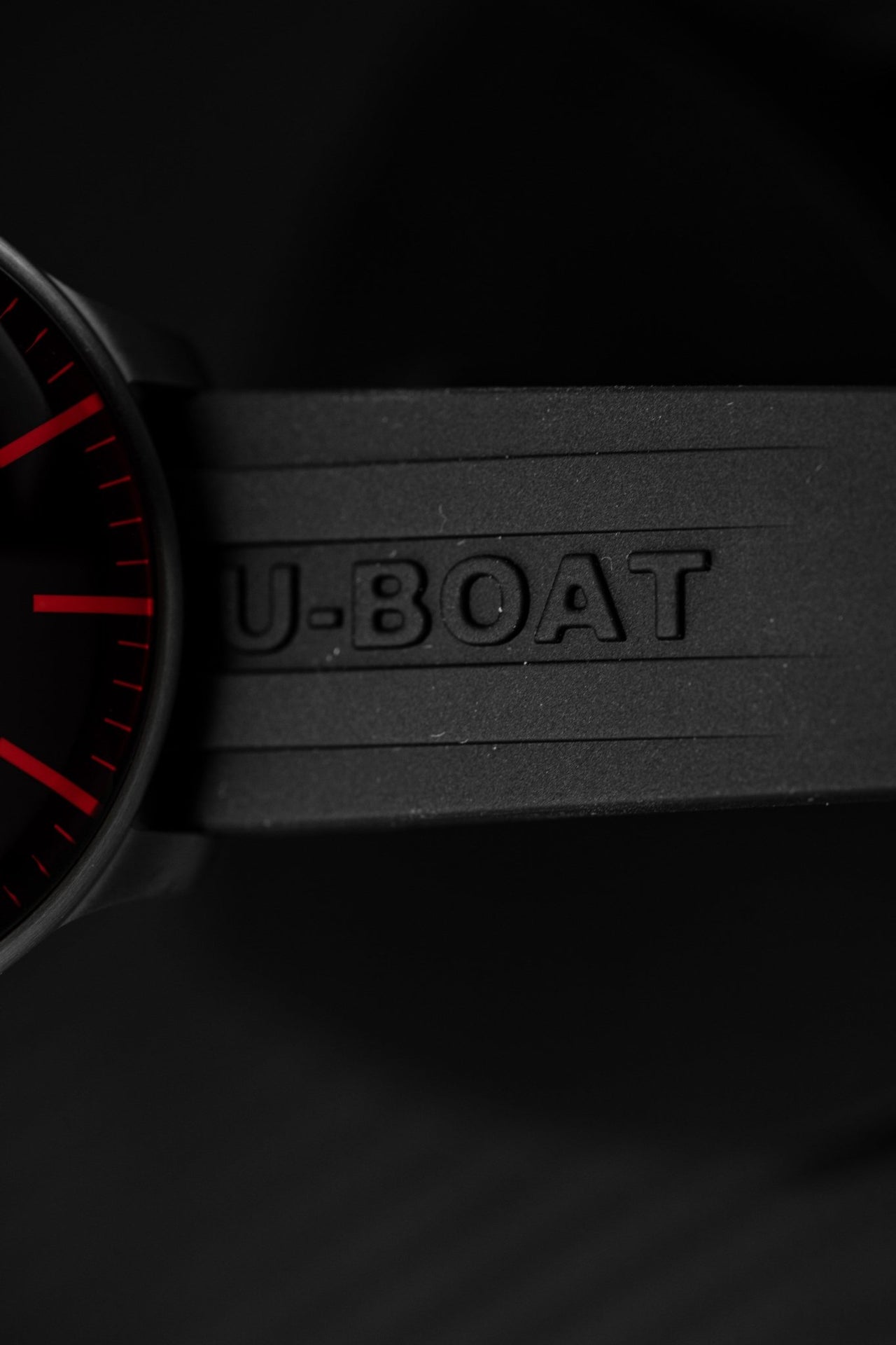 U-Boat Darkmoon 44 Red Steel - Watches & Crystals