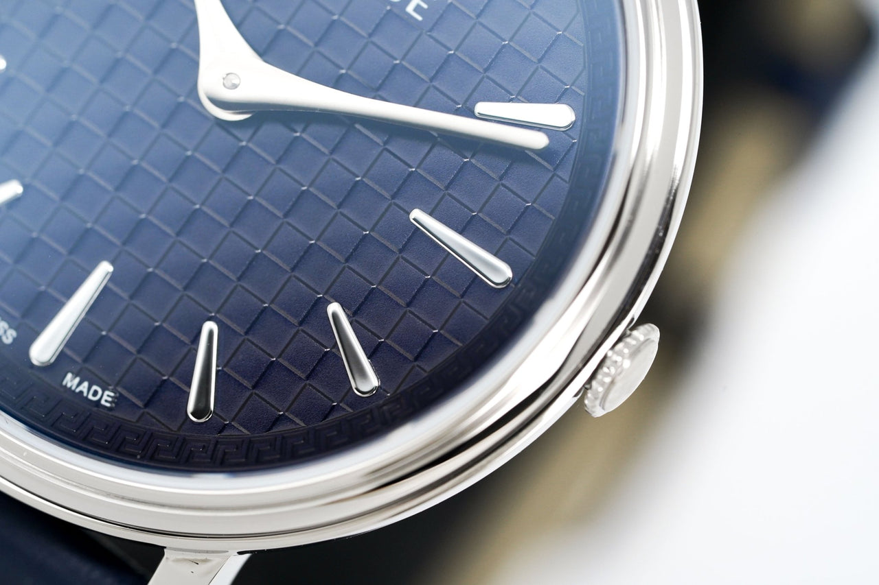 Versace V-Circle 38mm Blue Silver VE8104222 - Watches & Crystals