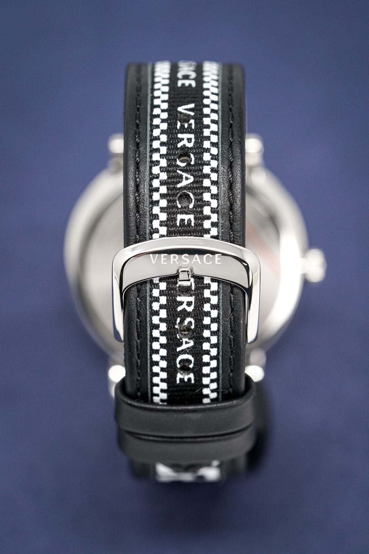 Versace Watch V-Circle Black VEBQ01219 - Watches & Crystals